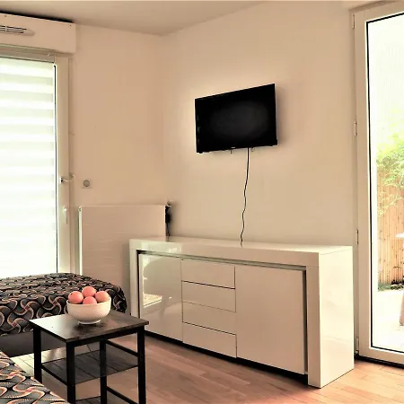 Deux Pieces Avec Terrasse Апартаменты *